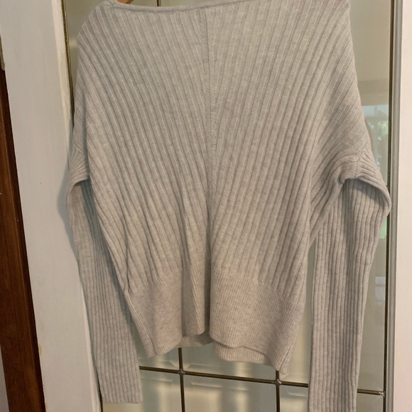Women’s Gap Merino Wool Blend Sweater - Picture 6 of 8